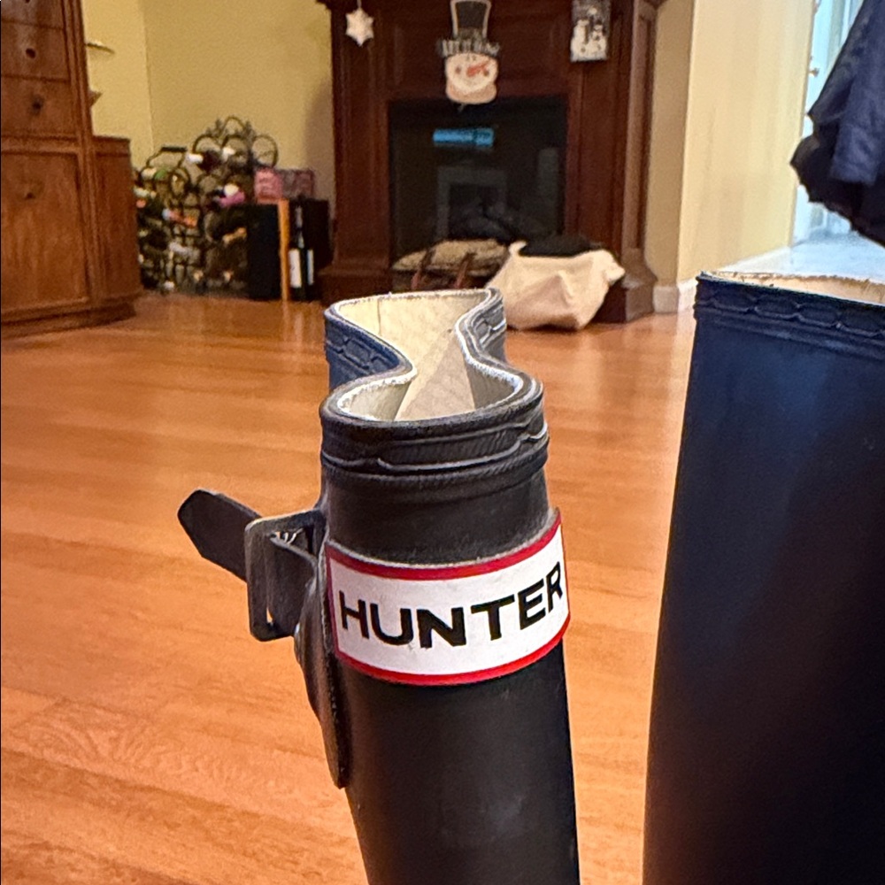 Hunter Classic Black Waterproof Boots - Picture 2 of 10